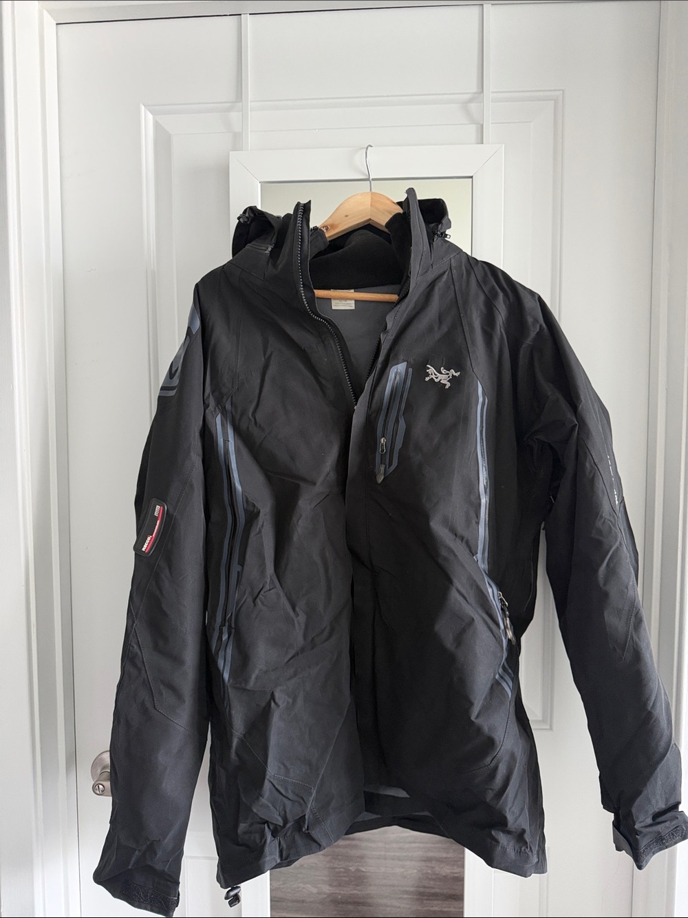 Arc'teryx Black Men's Ski/Snowboard Shell Jacket